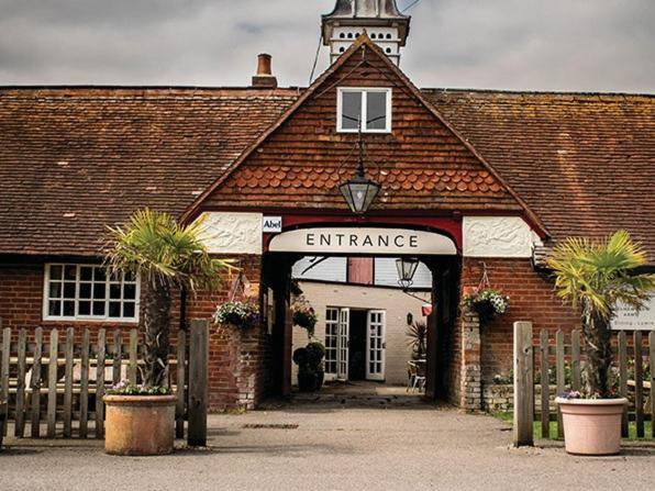 Bed and Breakfast The Walhampton Arms à Lymington Extérieur photo