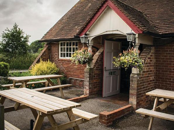 Bed and Breakfast The Walhampton Arms à Lymington Extérieur photo