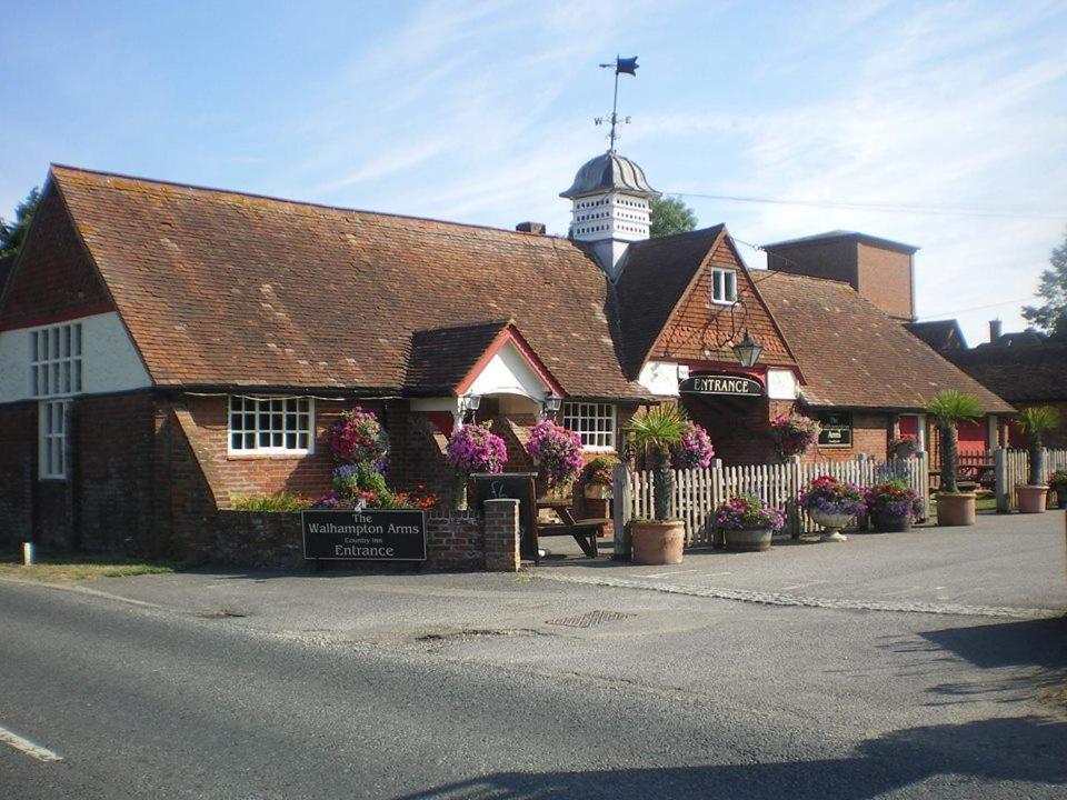 Bed and Breakfast The Walhampton Arms à Lymington Extérieur photo