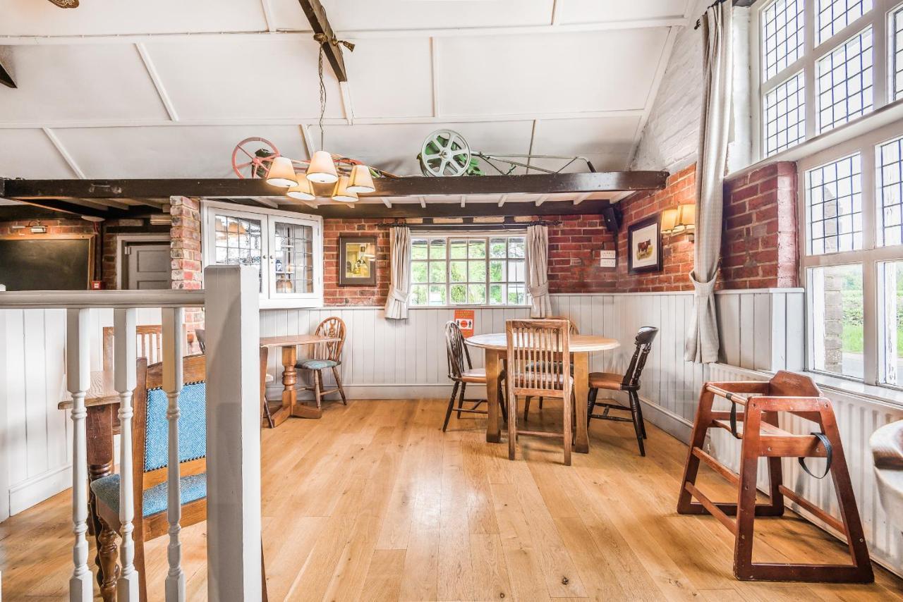 Bed and Breakfast The Walhampton Arms à Lymington Extérieur photo