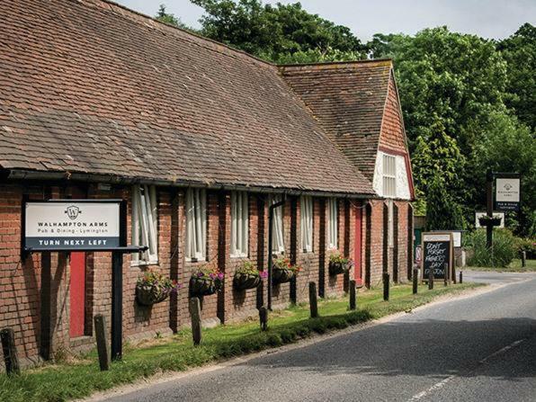 Bed and Breakfast The Walhampton Arms à Lymington Extérieur photo