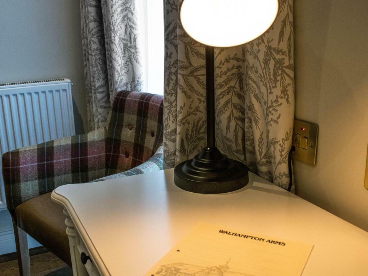 Bed and Breakfast The Walhampton Arms à Lymington Extérieur photo